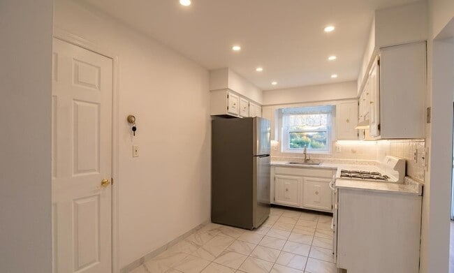 Photo - 1018 Koelle Blvd Apartment