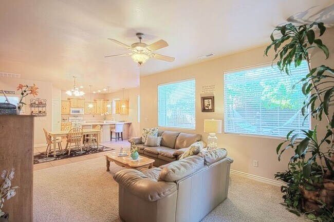 Foto del edificio - 674 Bear Claw Dr