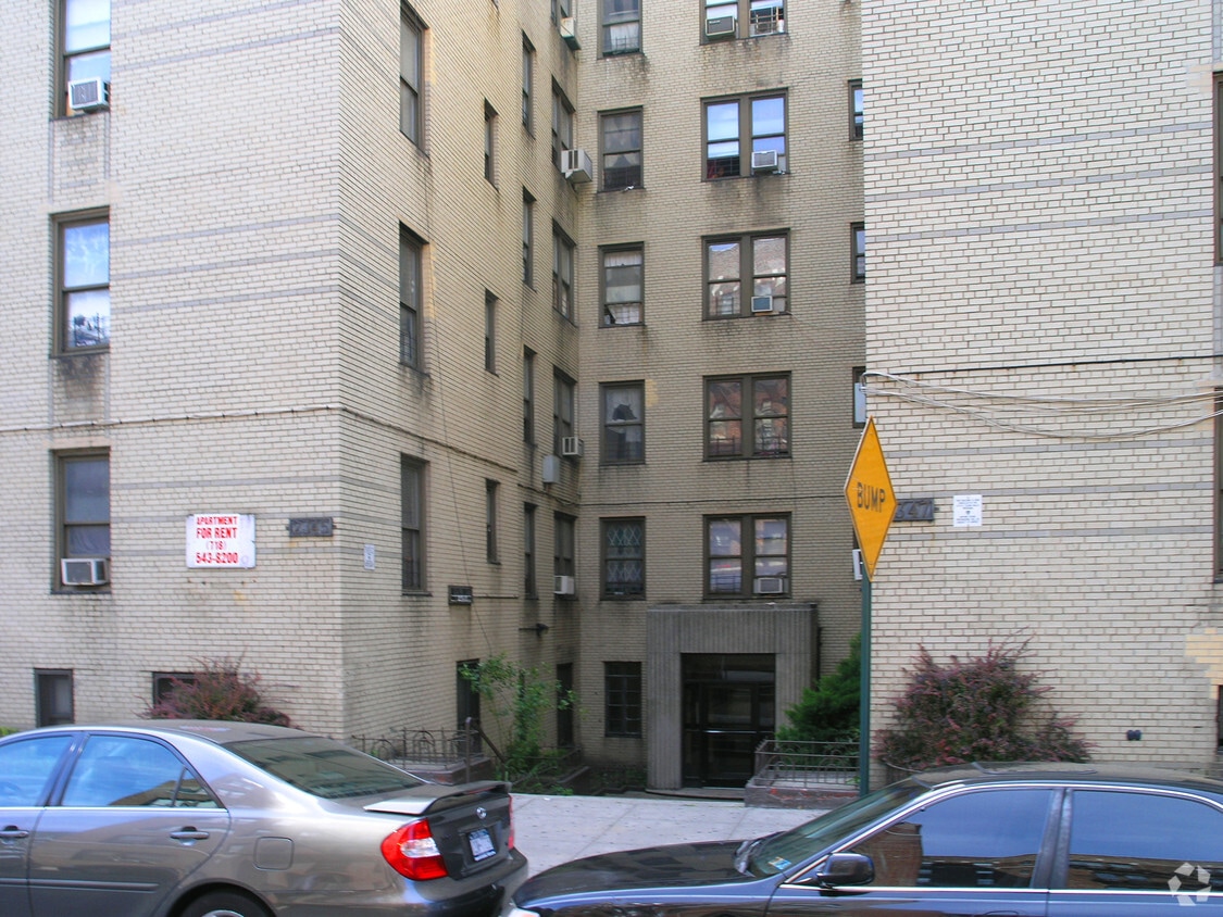 Building Photo - 2345 Tiebout Ave