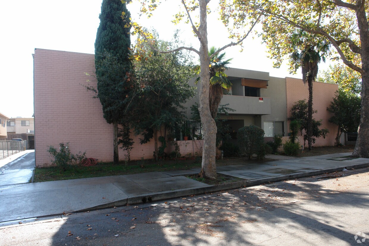 Foto del edificio - 14826 Gilmore St