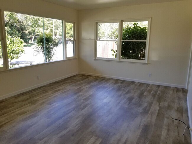 Building Photo - 1027 Buchon St