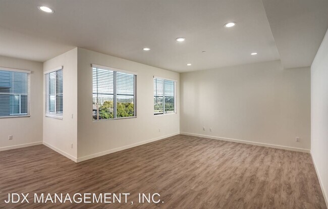 Foto del edificio - 5845-5855 Riley St