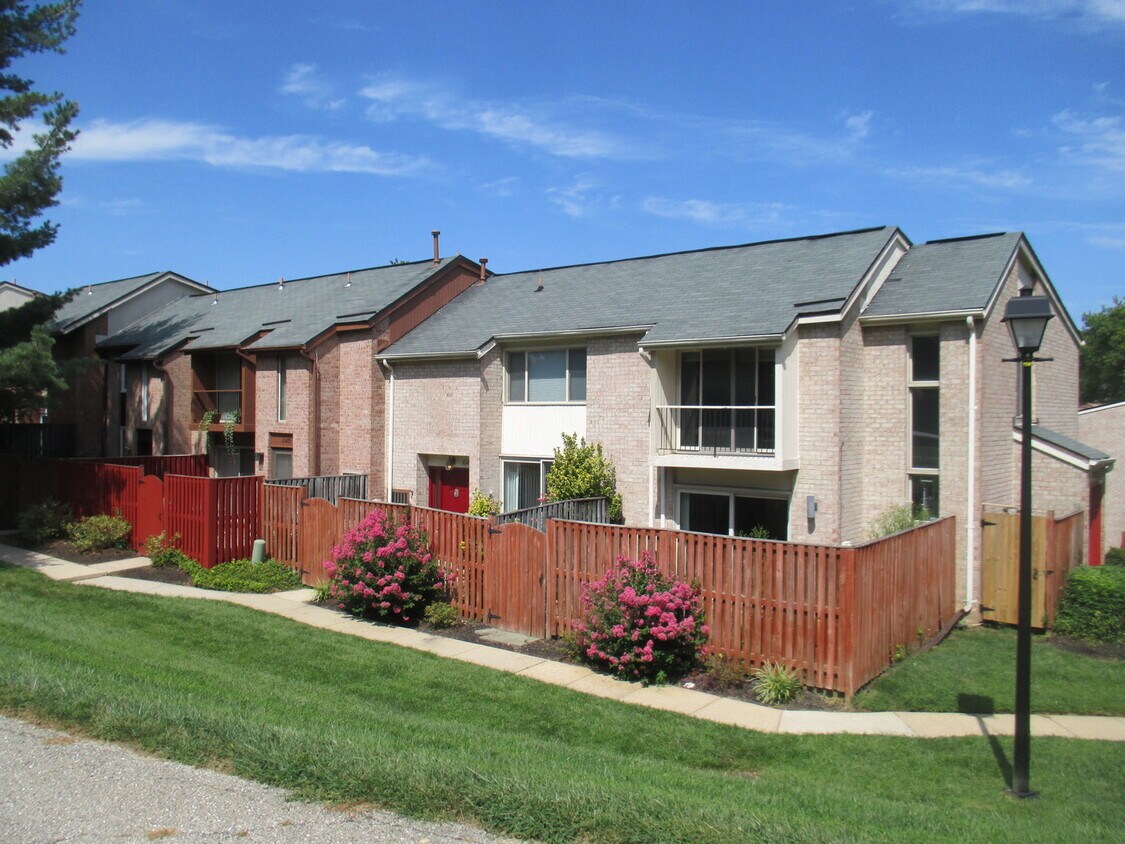 Primary Photo - Charming 3 BR/2.5 BA Townhome in Columbia!