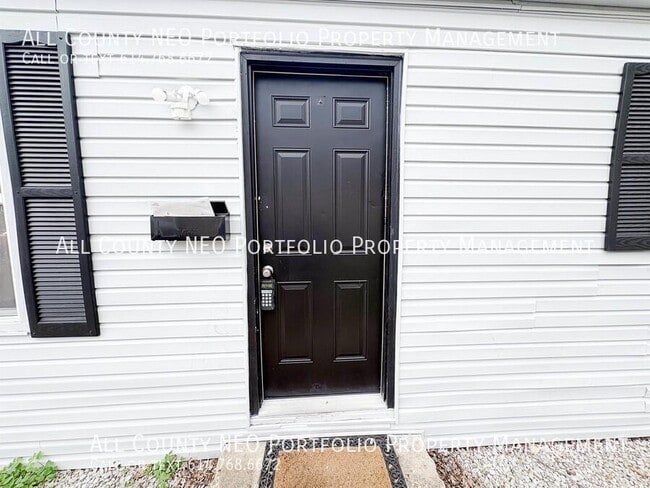 Building Photo - 857 S Waverly St