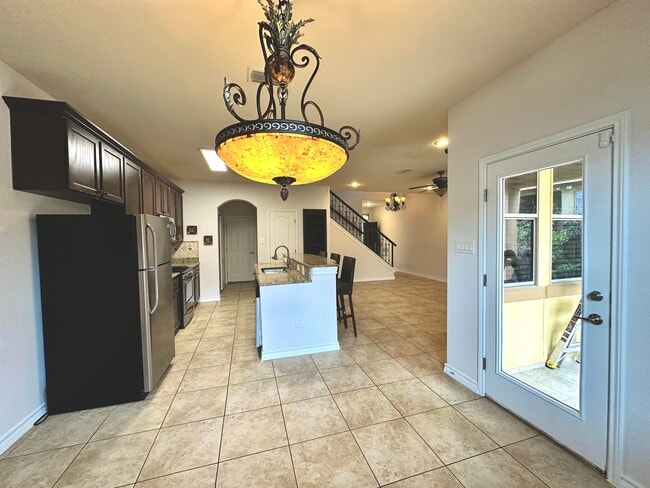 Building Photo - 9813 Sandhill Dr