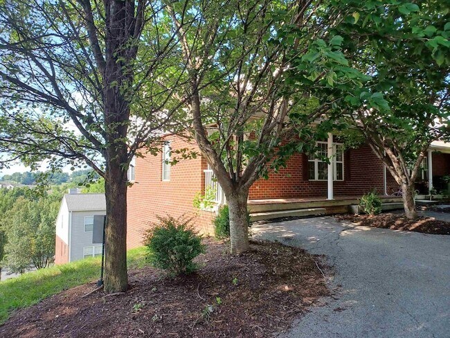 Foto del edificio - 365 Tall Oak Blvd NW