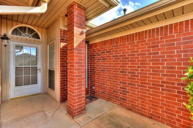 Building Photo - 2616 Southern Hills Dr