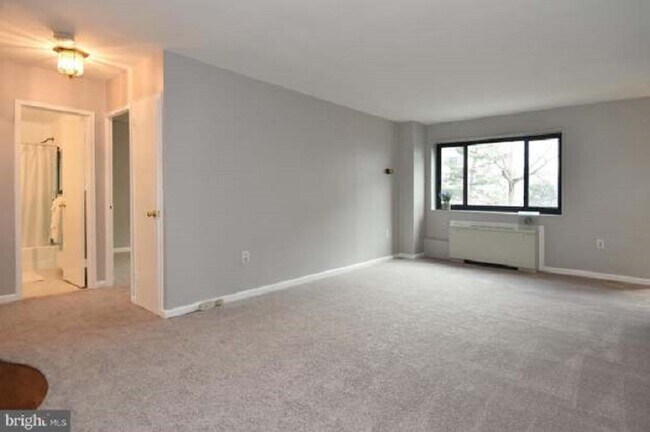 Leaving Room - 1200 S Arlington Ridge Rd