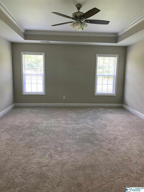 Building Photo - 211 Forrest Oak Ln