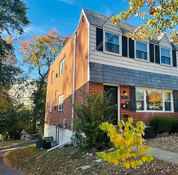 Building Photo - 423 W Jefferson St