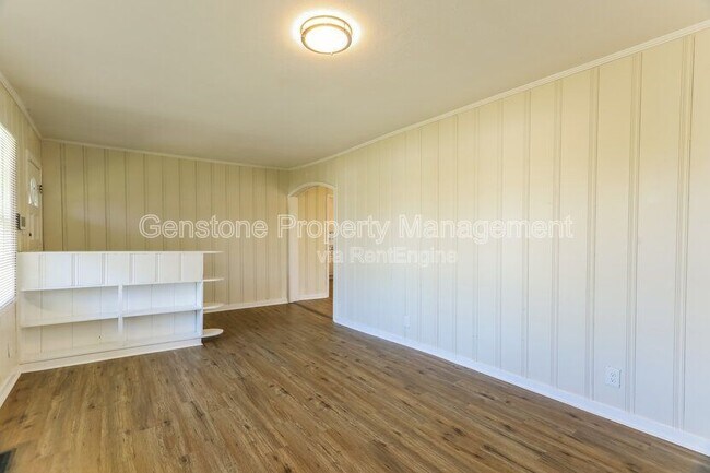 Building Photo - 2629 Wood Dr NE