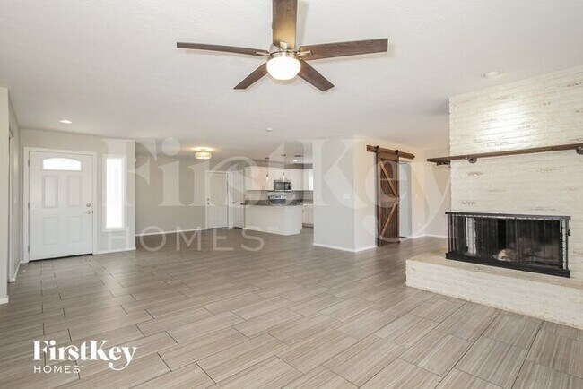 Building Photo - 3940 W Solano Dr S
