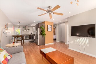 Building Photo - 1850 E Maryland Ave