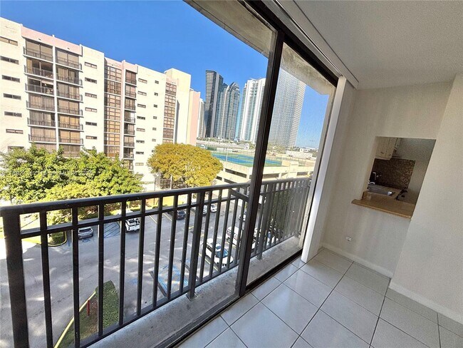 Foto del edificio - 16909 N Bay Rd