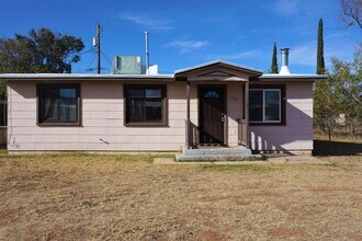 Building Photo - 121 Steffens St