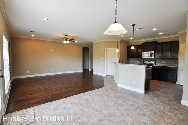 Building Photo - 3 br, 2 bath House - 8824 Kiowa Drive