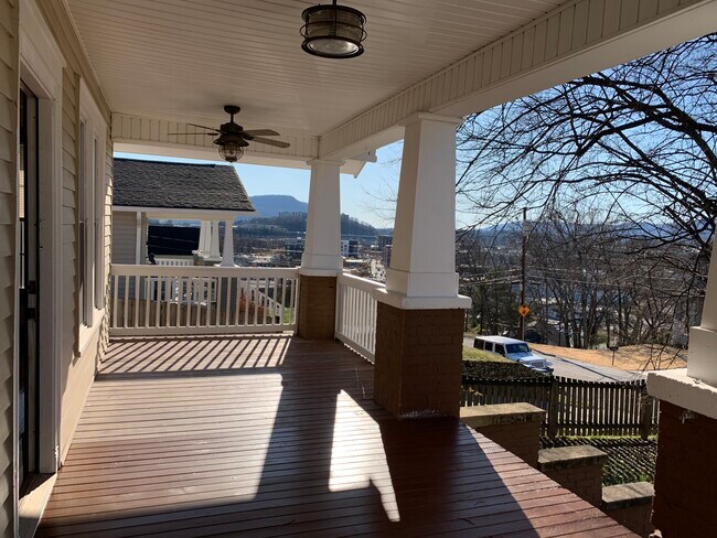 Foto del edificio - 508 Woodland Ave