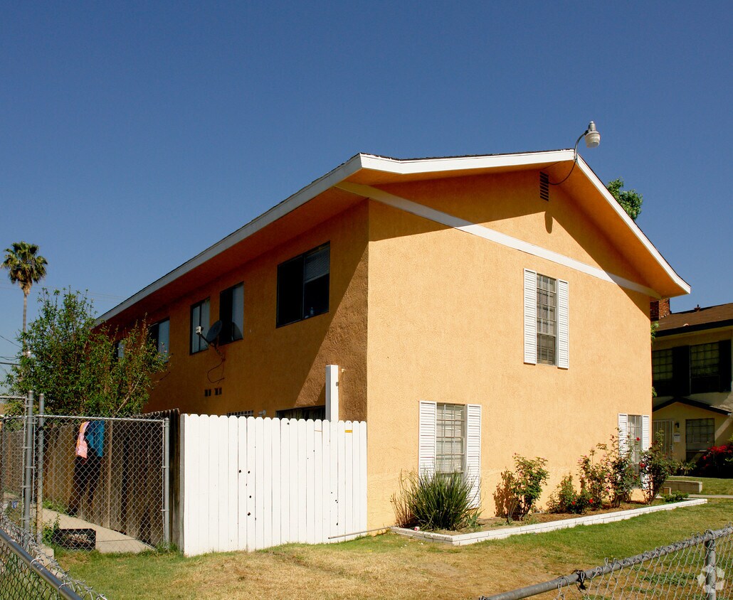 Building Photo - 1015 N Sacramento Ave
