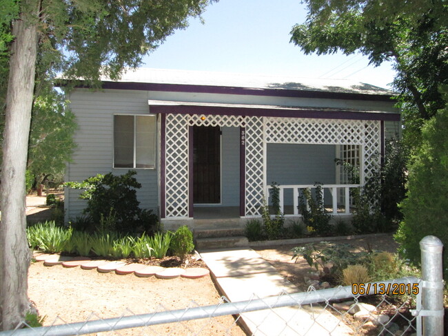 Foto del edificio - 1940's updated bungalow.