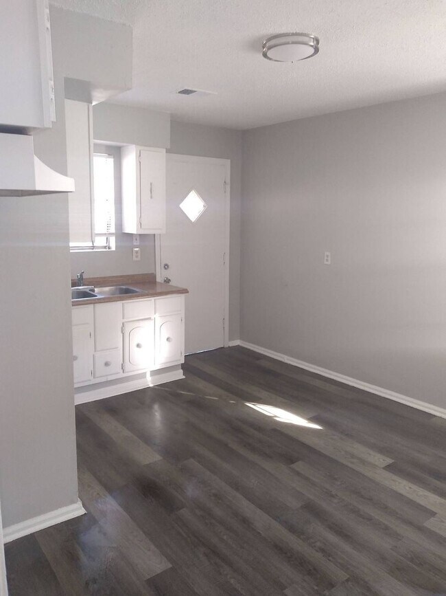 Foto del edificio - Spacious 3 bedroom 2 bath home