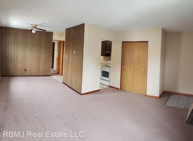 Building Photo - 6924 Columbia Ave