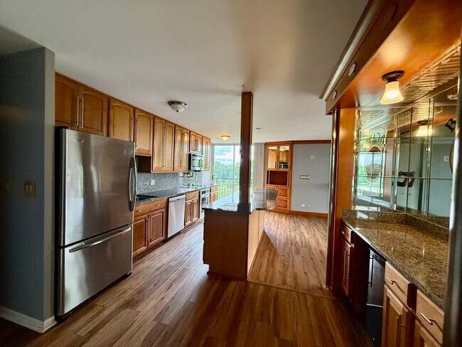 Building Photo - 5820 Oakwood Dr