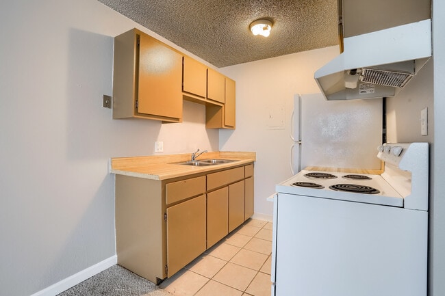 Un-renovated 1 Bedroom - The Holly