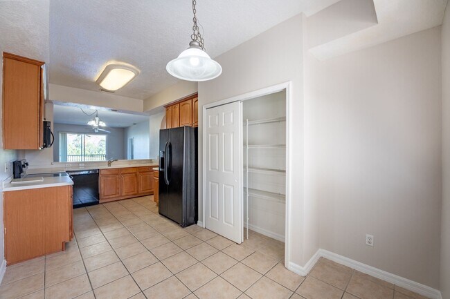 Foto del edificio - 9435 Myrtle Creek Ln