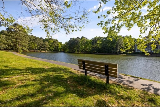 Building Photo - 106 Lake Hollow Cir