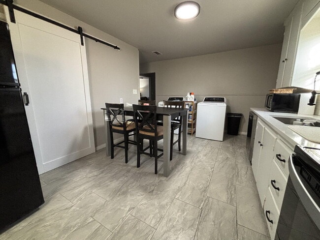 Foto del edificio - 114 Holly St