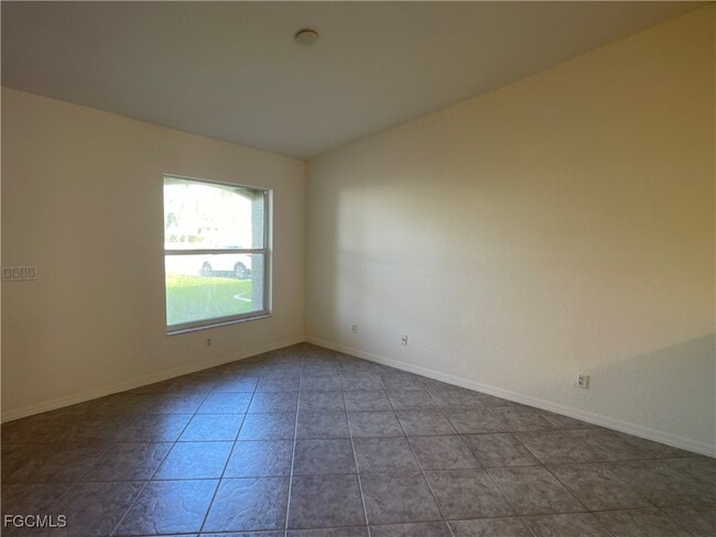 Building Photo - 1417 SE 8th Ave