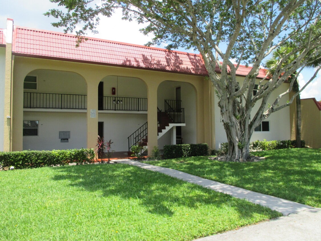 1915 Golden Lakes Blvd, West Palm Beach, FL 33411 Condo for Rent in