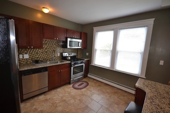 Building Photo - 105 Radcliffe Ave