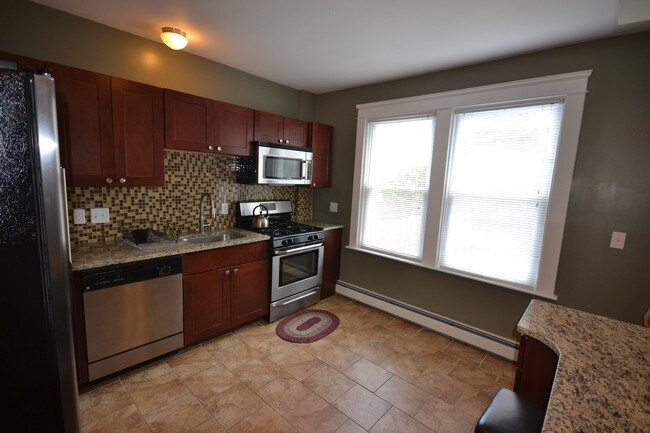 Foto del edificio - 105 Radcliffe Ave