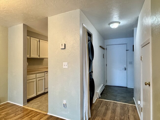 Foto del edificio - 3264 Mendenhall Loop Rd