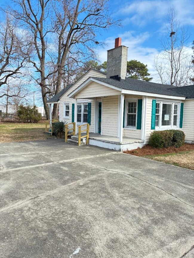 Foto del edificio - 1601 Queen St E