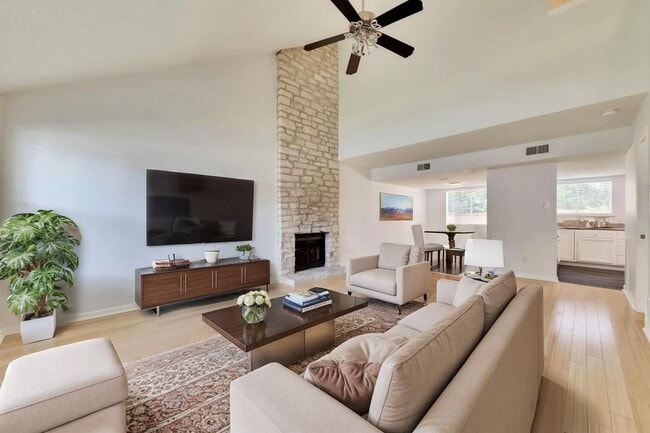 Building Photo - 9731 Meadowheath Dr