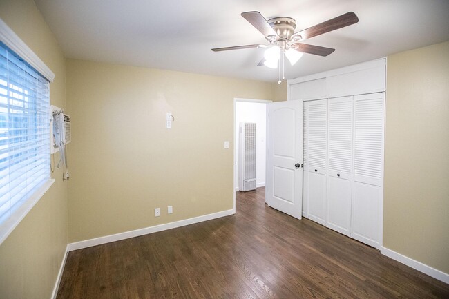 Building Photo - 2207 E Daily Dr