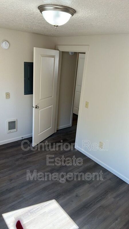 Building Photo - 1017 Boedies Dr