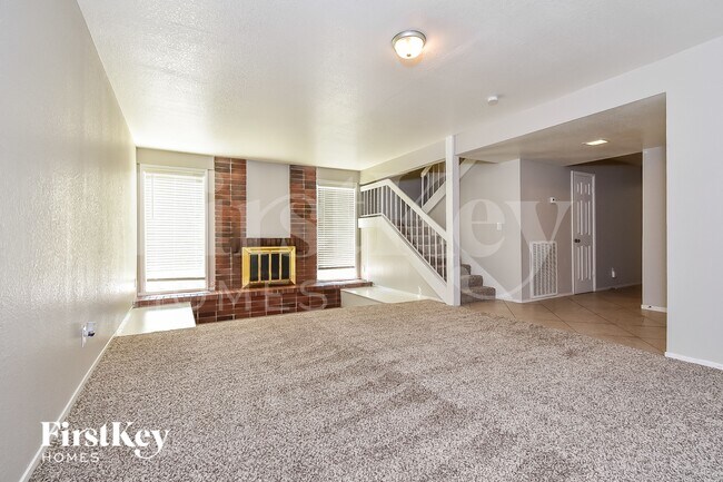 Foto del edificio - 3909 Almondwood Dr