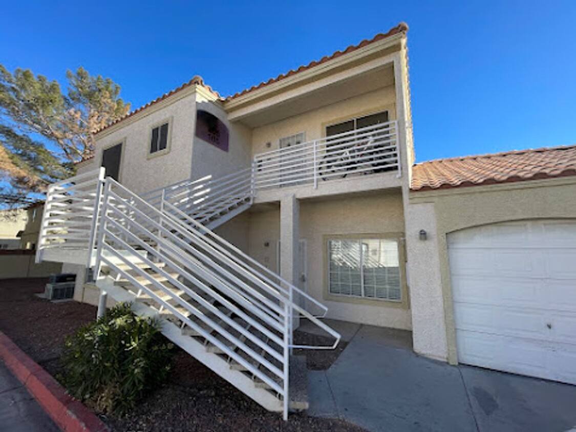 Primary Photo - 3 bedroom townhome 1st level - 1 car garage