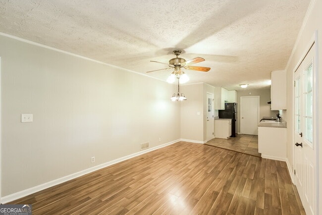 Foto del edificio - 3730 Sunny Hill Dr