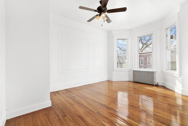 Building Photo - 295 E 38th St