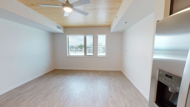 Interior Photo - Cirrus