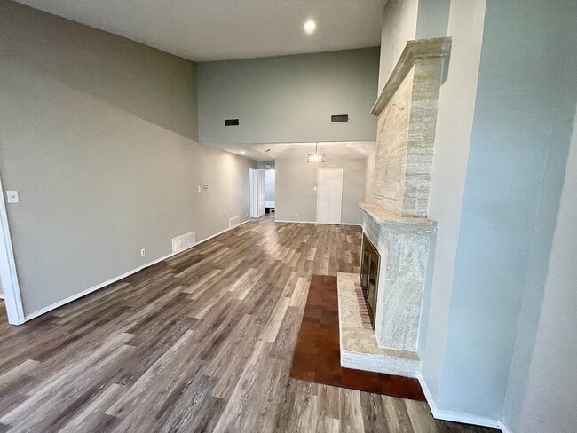 Building Photo - 2201 Canterbury Ct