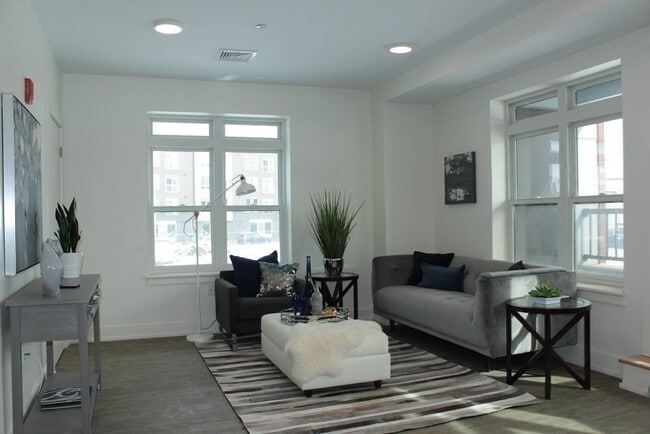 Building Photo - 85 Hano St