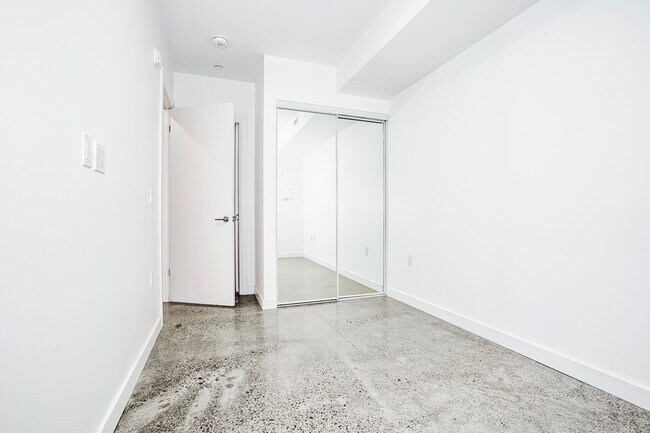 Building Photo - 41 River St