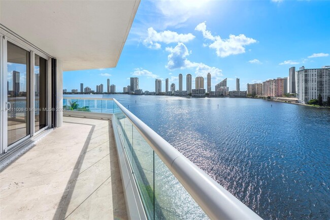 Building Photo - 2600 Island Blvd