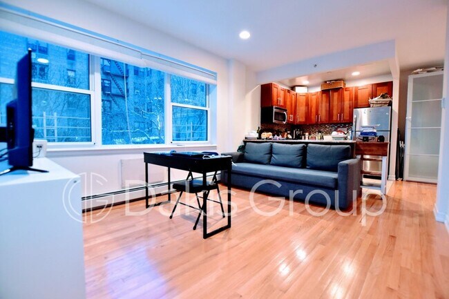 Foto del edificio - 25-44-44 Crescent St