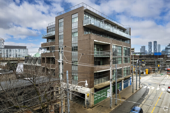 Building Photo - 549 King St E